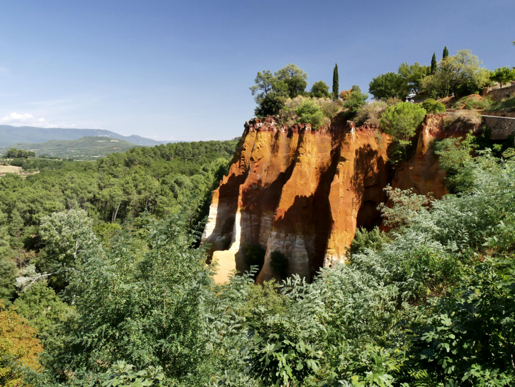 Sentier des Ocres à Roussillon dans le Luberon en Provence